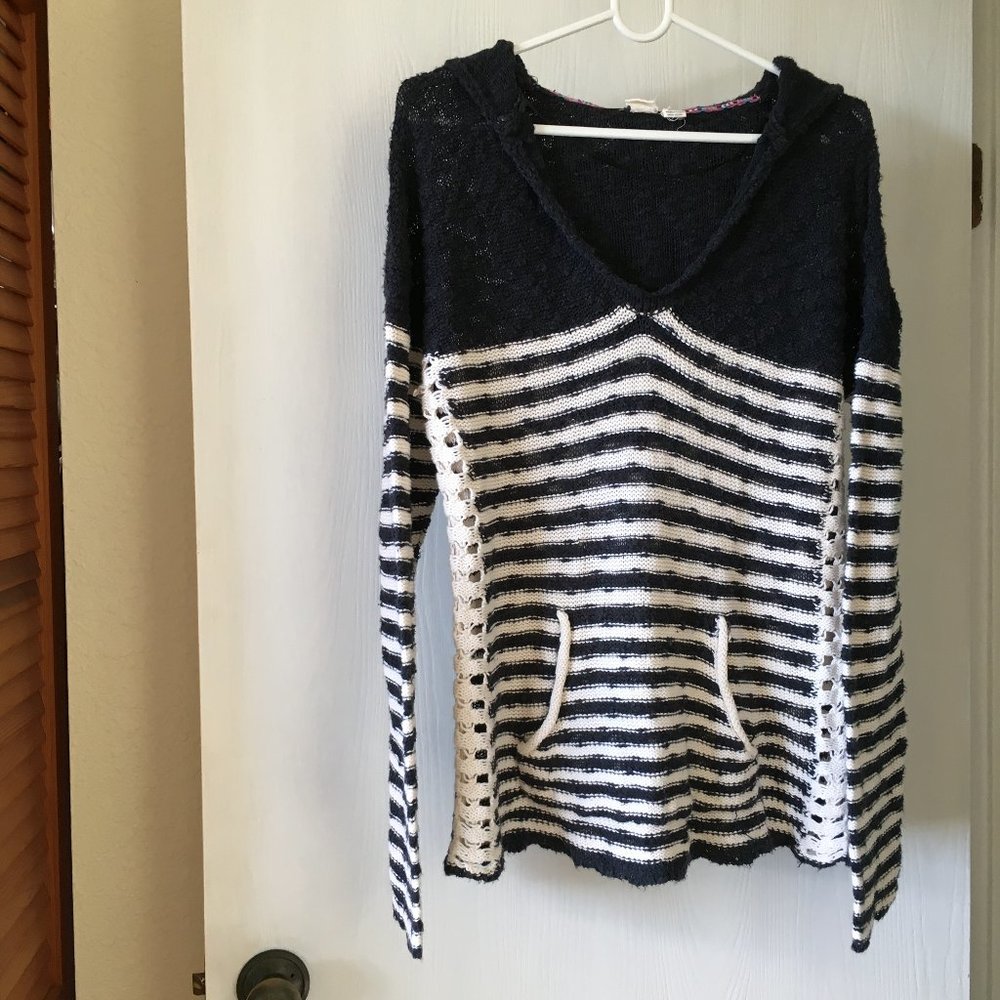 Roxy cotton knit hoodie. Size L.